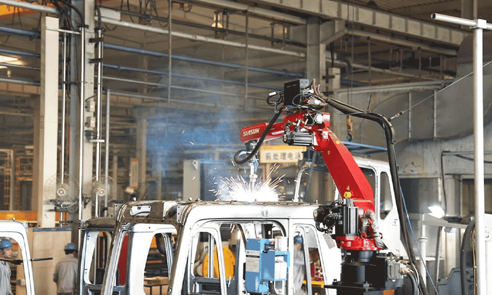 Industrial Robotic Intelligent Welding System for Engineering Machinery