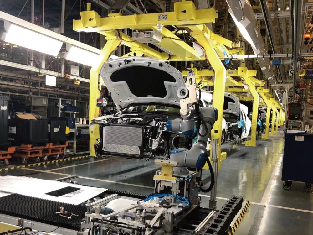 New energy vehicle trunk battery pack tightening
