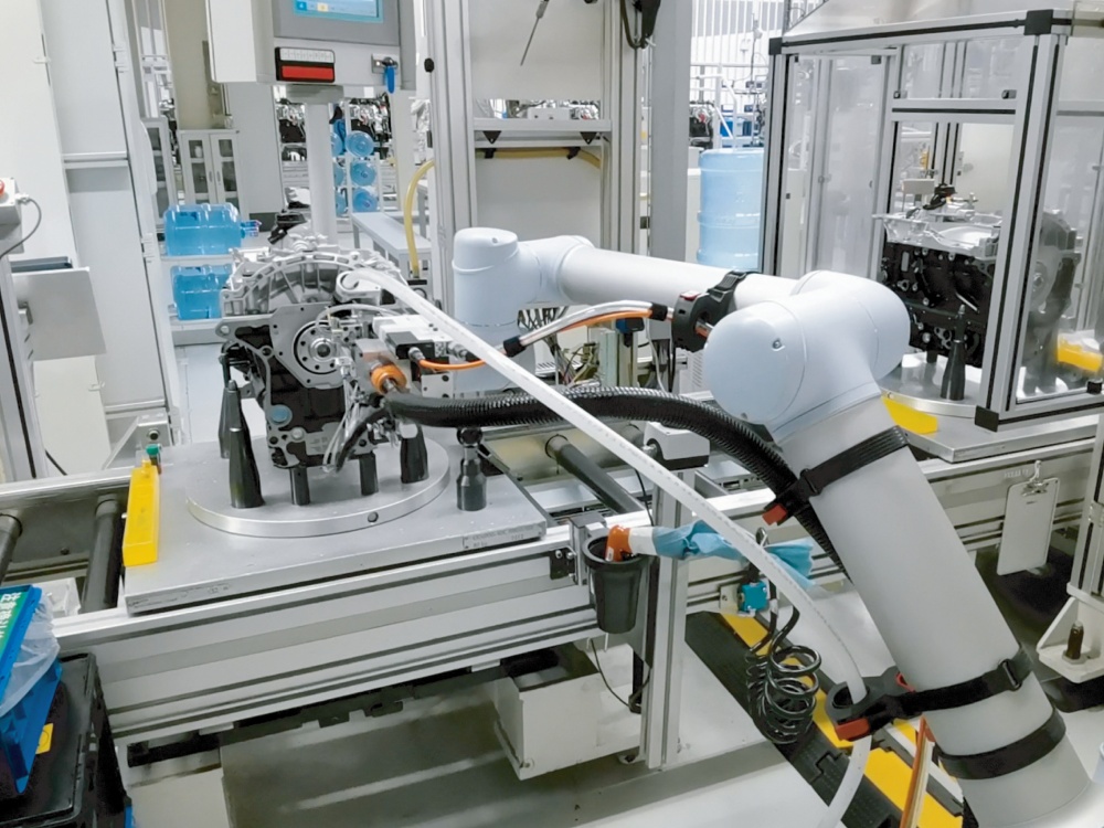 Automatic nail-blowing and tightening