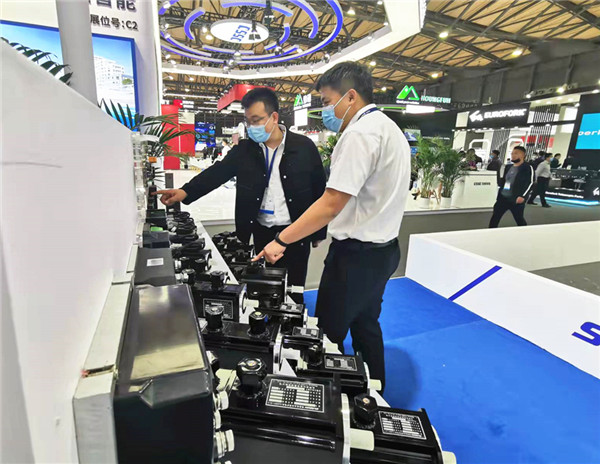 1635322081506237.jpg 蓝狮娱乐低压伺服驱动器系列产品.jpg