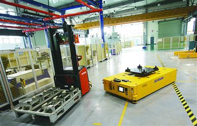 1491958374526031.jpg 数字化车间AGV在“劳作”.jpg