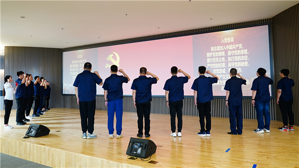 1625538709619914.jpg 新党员宣誓.jpg