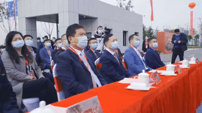 1636610412969142.gif 蓝狮娱乐公司副总裁、智能装备BG总裁刘子军出席中远海运智能产线启动仪式.gif