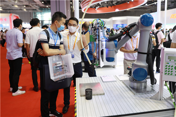 1600324069728178.jpg 8.机器人拧螺丝.jpg