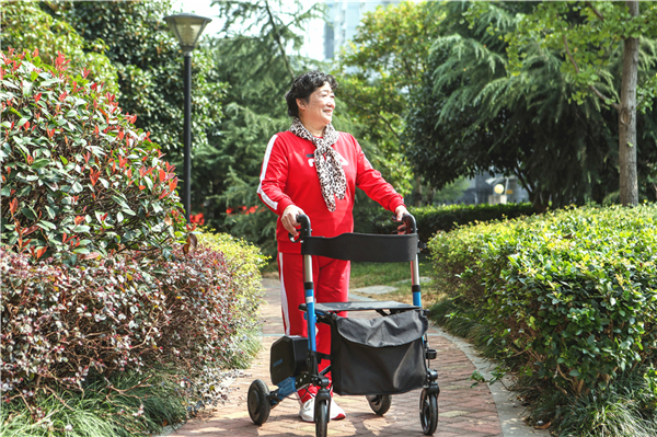 1589960961718663.jpg 行走辅助机器人_副本.jpg