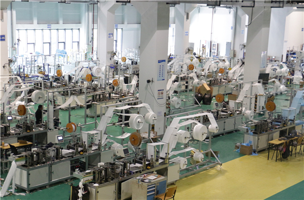 1589847812179504.jpg 口罩机生产车间.jpg