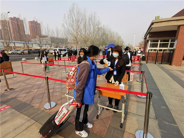 1586935610375641.jpg 图片来自深圳日报.jpg