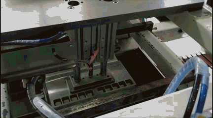 1564975282634308.gif 筷子插片镜头.gif