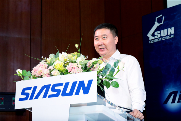 1563524777586044.jpg (图) 蓝狮娱乐公司副总裁兼战略与市场总监张进发表精彩演讲.jpg