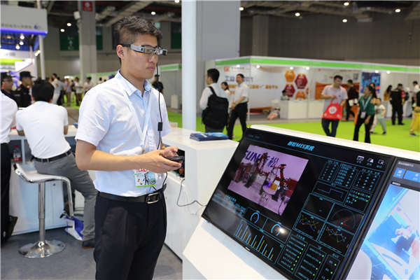 1562811469869249.jpg 蓝狮娱乐智能制造平台+AR技术.jpg