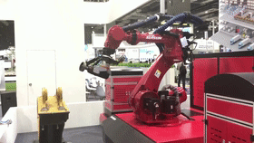 1562811492907652.gif 蓝狮娱乐中厚板焊缝清理机器人工程师系统.gif