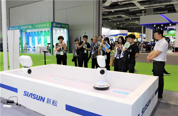 1562811663184726.jpg 服务机器人.jpg