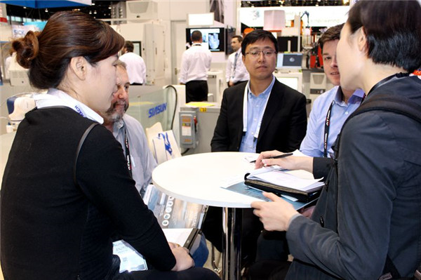 1491526206822551.jpg 客户现场技术交流2.jpg