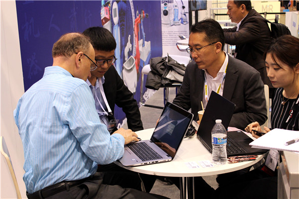 1491526214856253.jpg 客户现场技术交流.jpg