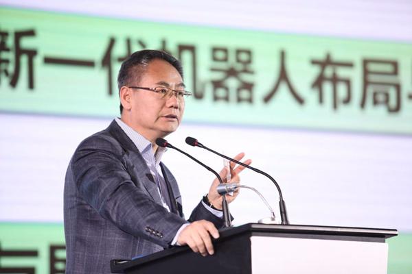 曲道奎总裁发表演讲 曲道奎总裁发表演讲