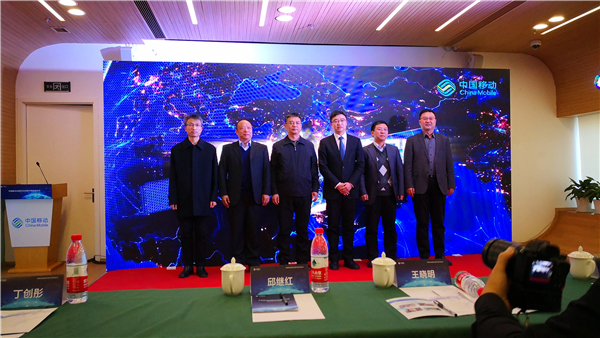 1545196925594927.jpg 现场领导嘉宾合影留念.jpg