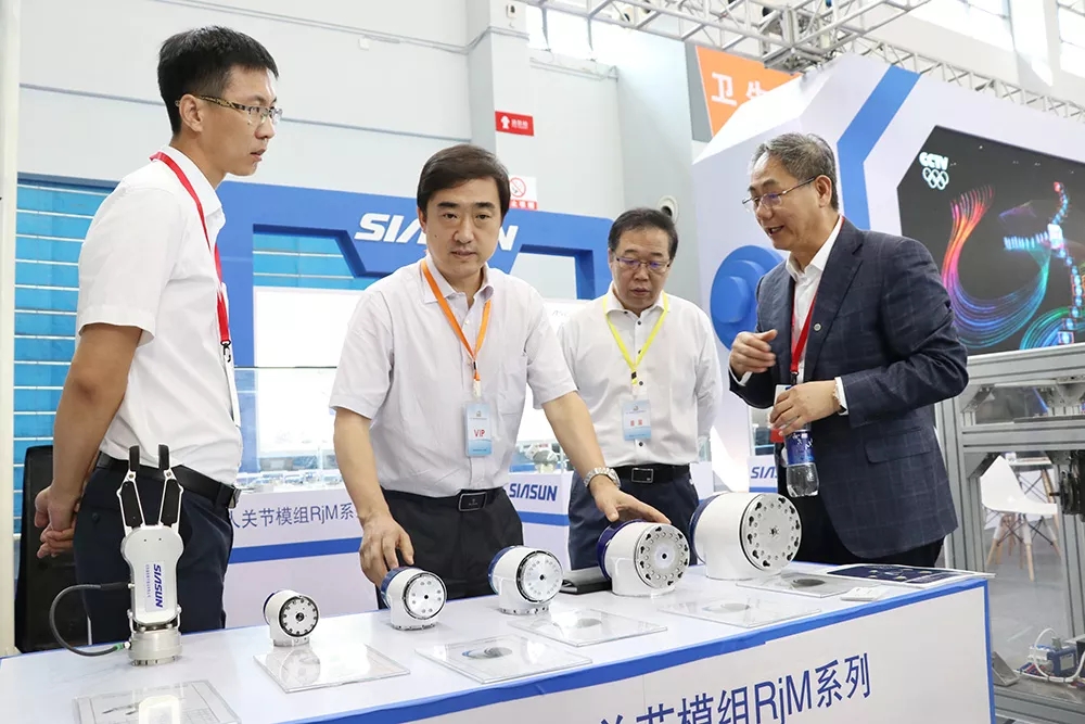 广东省科技厅厅长-王大南 深圳市科技局局长-赵日刚 莅临参观 广东省科技厅厅长-王大南 深圳市科技局局长-赵日刚 莅临参观