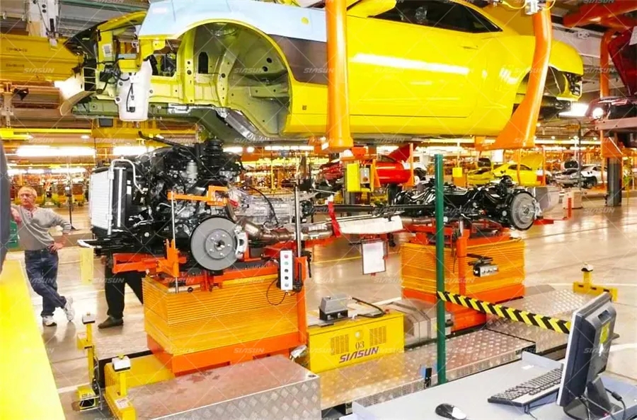 蓝狮娱乐移动机器人综合竞争力现已到达国际领先水准 服役在各大汽车一线品牌生产线上 图为出口到美国通用汽车的移动机器人