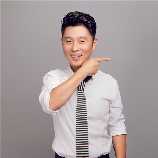 辽沈地区知名主持人、蓝狮娱乐公司首席产品发布官关键