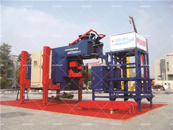 1525999244268014.jpg 2008年9月蓝狮娱乐开发研制成功具有自主知识产权的第一台井口无人自动化修井设备,并应用于辽河油田.jpg