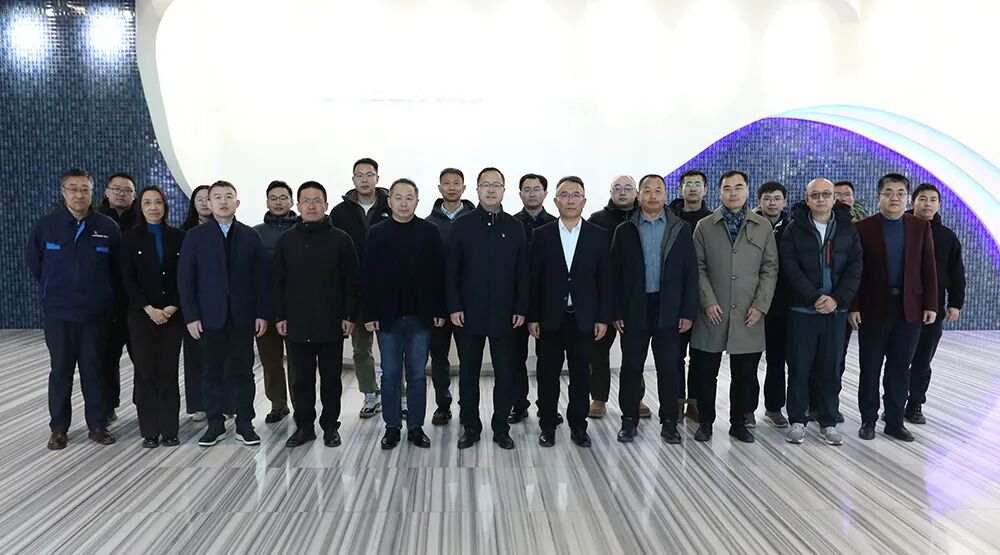 大连理工大学代表团莅临蓝狮娱乐公司参观调研