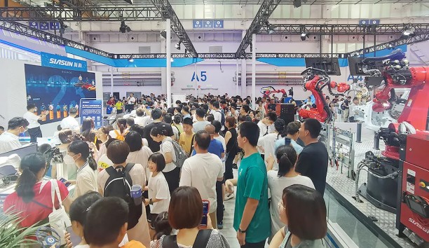 人气爆棚！蓝狮娱乐世界机器人大会亮剑高端应用，广受各方关注