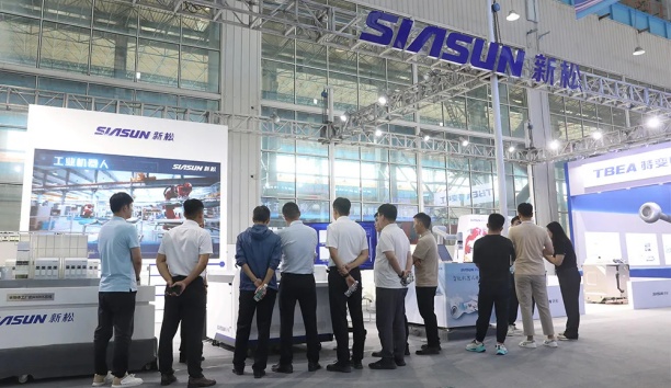 蓝狮娱乐出席2024全球工业互联网大会，“机器人+AI”引领工业智能新纪元