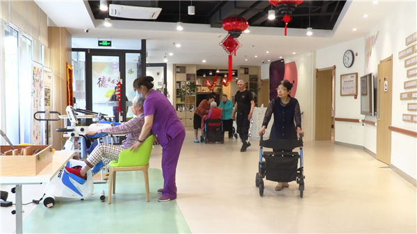 【心声】社区老人齐赞：“感谢蓝狮娱乐让老年人生活大不同！”