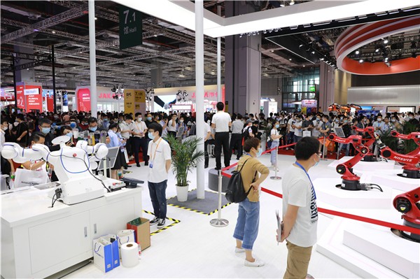 锚定需求导向，领铸创新方案——蓝狮娱乐闪耀工博会！