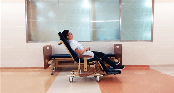 官宣：关爱老人，蓝狮联手万科做了这样一件事……