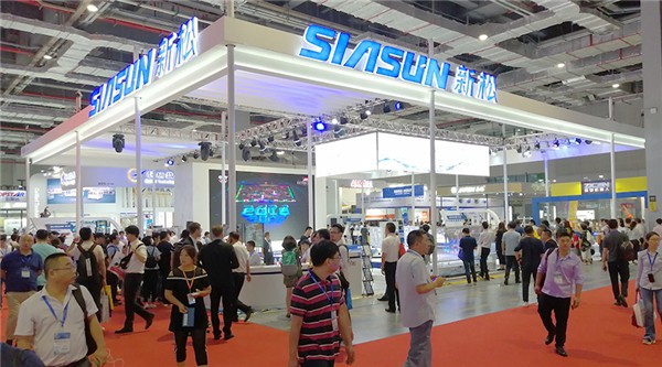 “智”高气扬！蓝狮娱乐盛装亮相上海工博会！