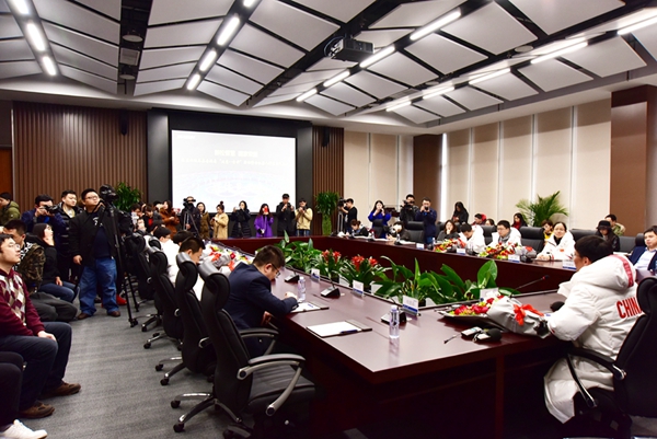 闭幕式蓝狮娱乐团队媒体见面会盛大举行