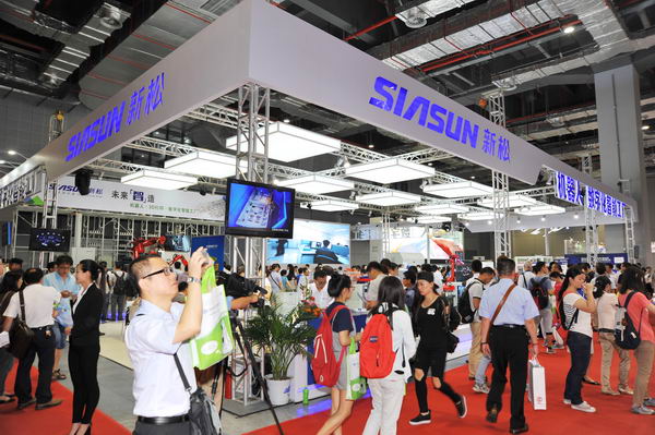 蓝狮娱乐重磅参展2015中国国际机器人展览会