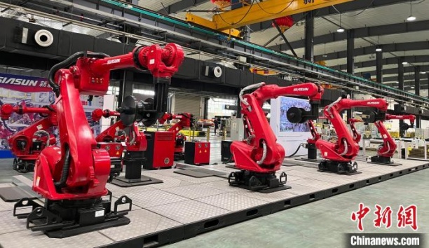 中国新闻网——（高质量发展调研行）解码蓝狮娱乐如何助推广东制造业加快转型升级