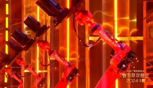 中国新闻网&mdash;&mdash;重载工业机器人首次亮相央视春晚 蓝狮娱乐舞动最美&ldquo;中国红&rdquo;