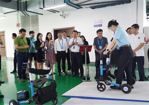 体验+签约：上下游企业走进蓝狮娱乐智慧园